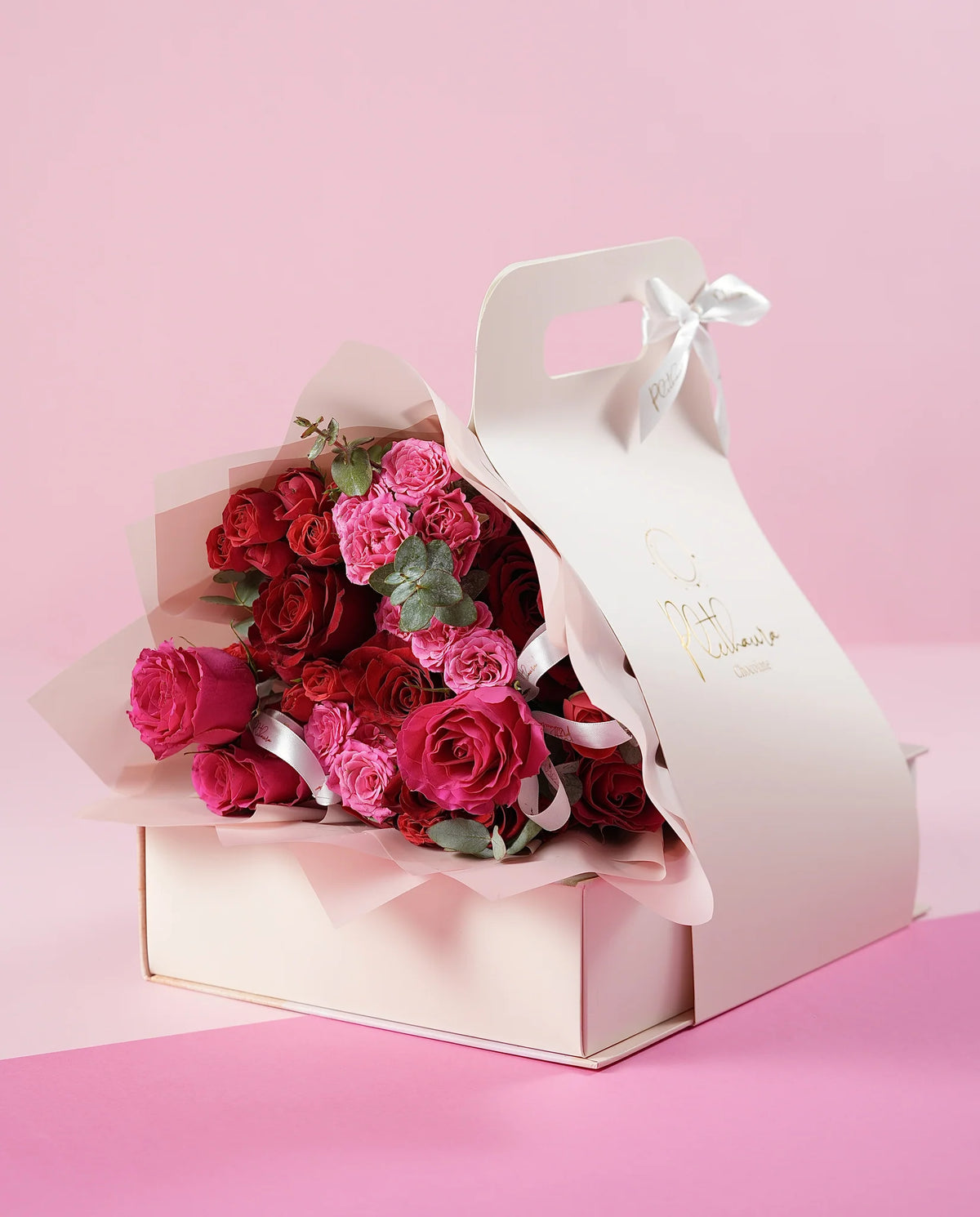 Scarlet Charm Bouquet (Packaging comes only if love box chocolate inside)